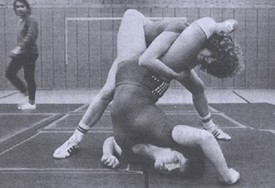 Die ersten Ückerather Ringerinnen von 1982   SW  01 Dagmar Rapp u. Claudia Borkowsky.jpg
